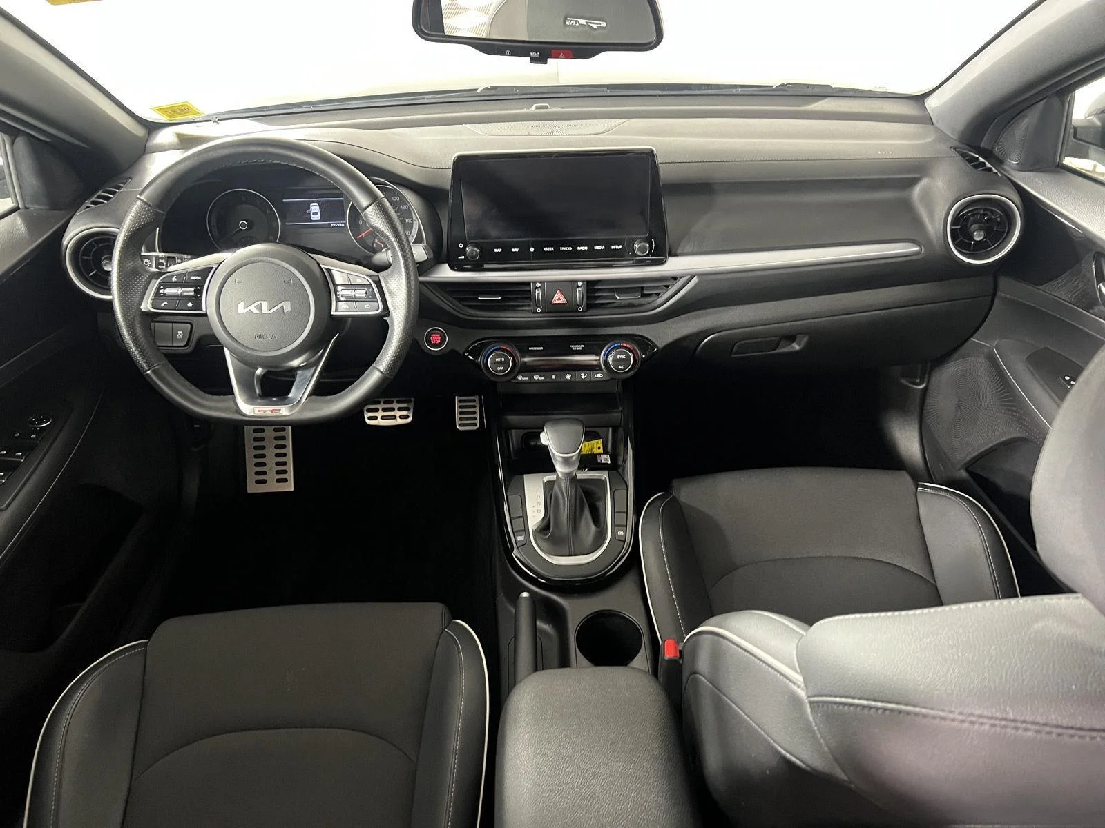 Used 2023 Gy Kia GT-Line image 2