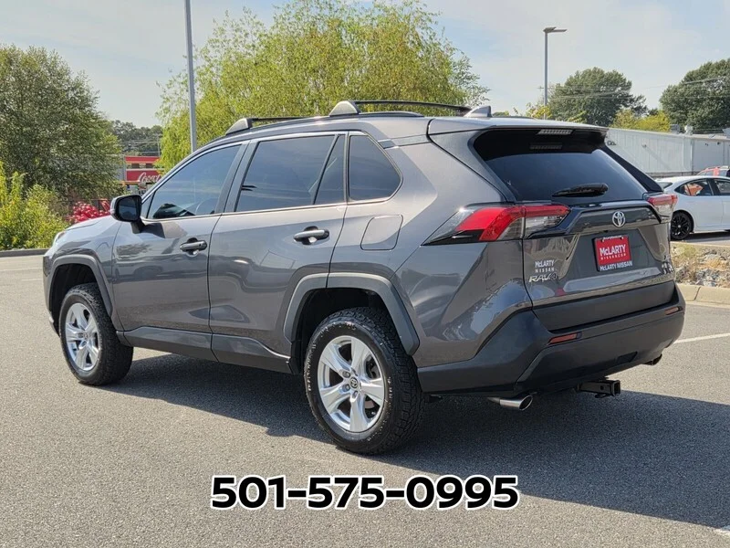 Used 2021 Magnetic Gray Metallic TOYOTA XLE FWD image 3