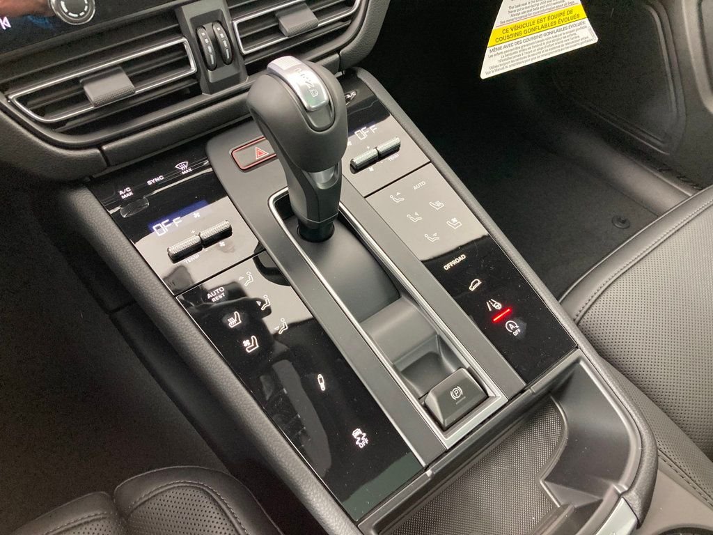 2026 Porsche Macan T - Photo 13