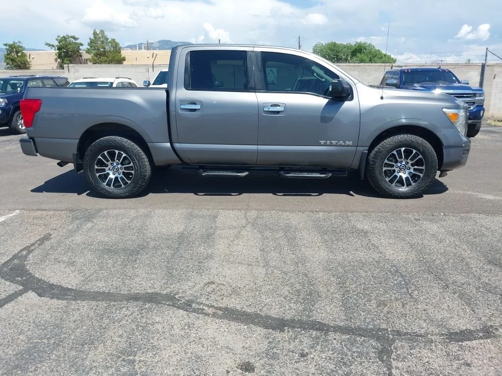 Used 2021 Gray Nissan SV image 2