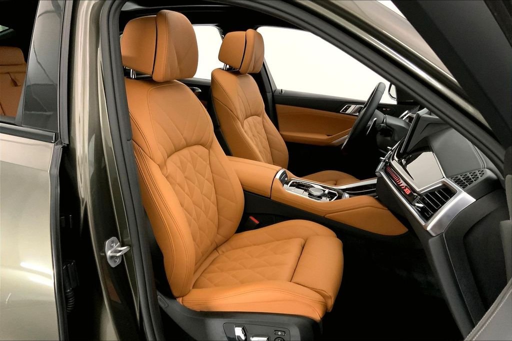 Used 2026 Manhattan Green Metallic BMW  image 6