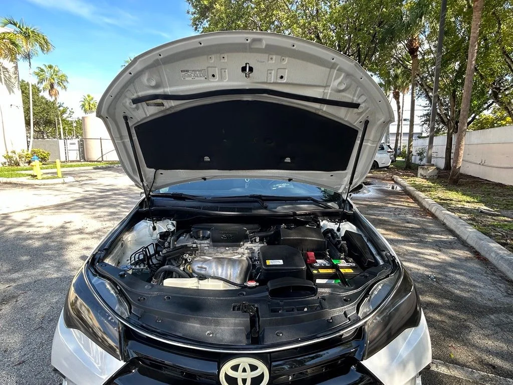 Used 2016 White Toyota LE image 26