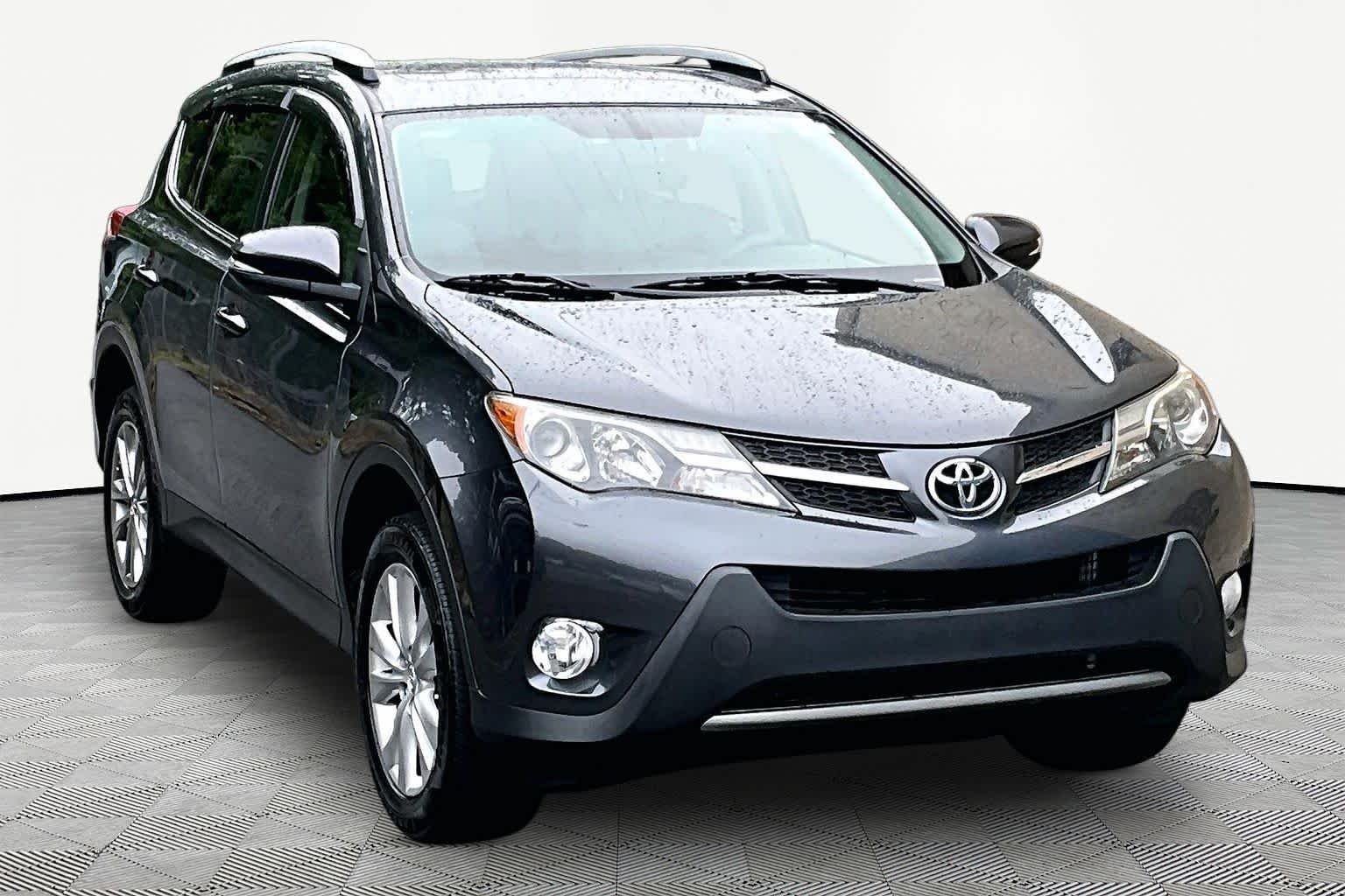 Used 2015 Magnetic Gray Metallic Toyota Limited image 3