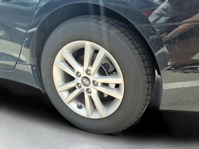 Used 2017 Black Hyundai SE image 6