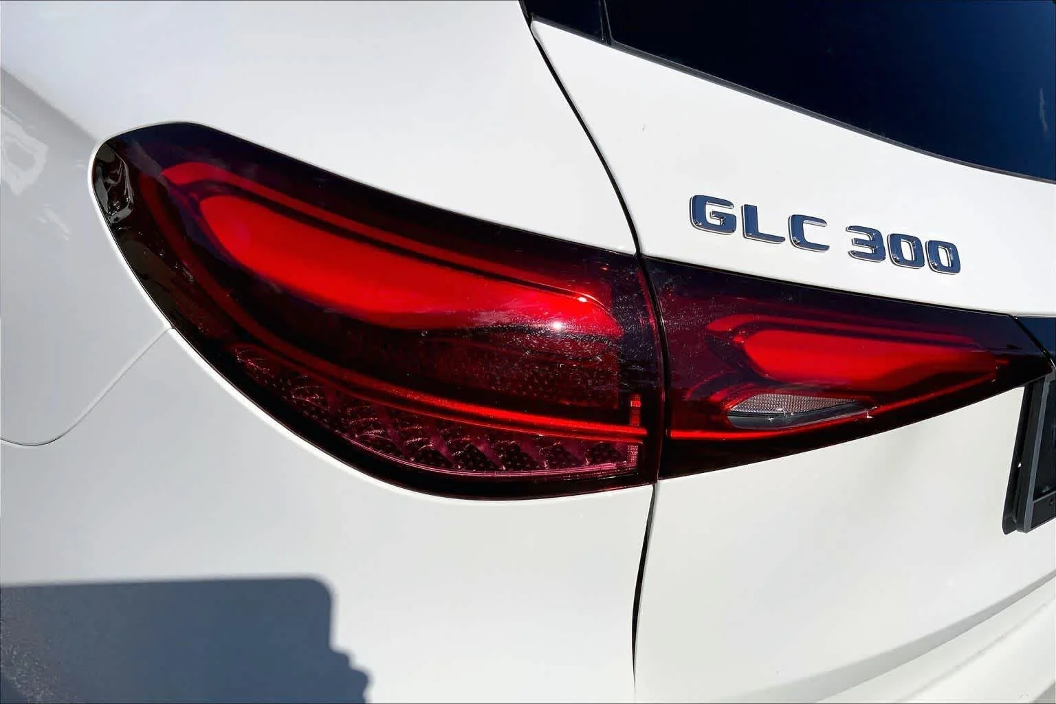 Used 2024 Polar White Mercedes-Benz GLC 300 image 28