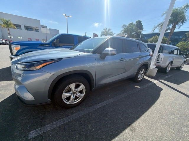 Used 2023 Moon Dust Toyota LE image 5