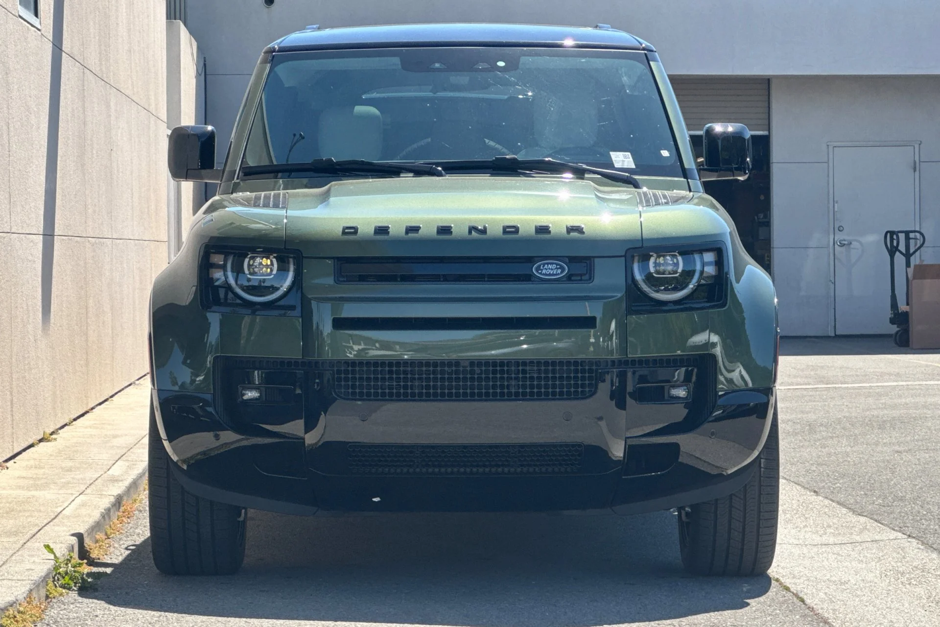 New 2026 WOOLSTONE GREEN Land Rover X-Dynamic SE image 10