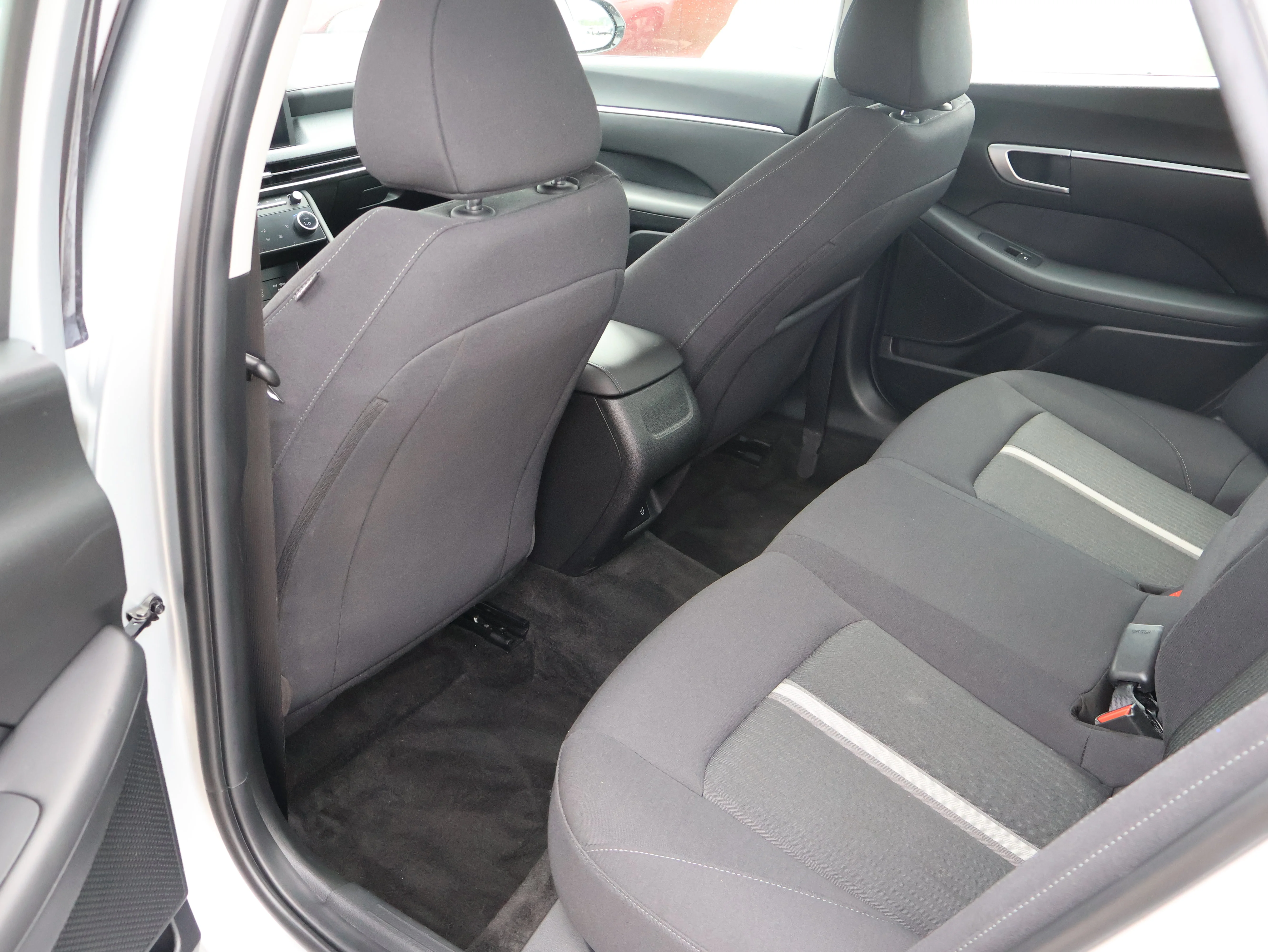 Used 2025 Aero Silver Hyundai SEL image 18
