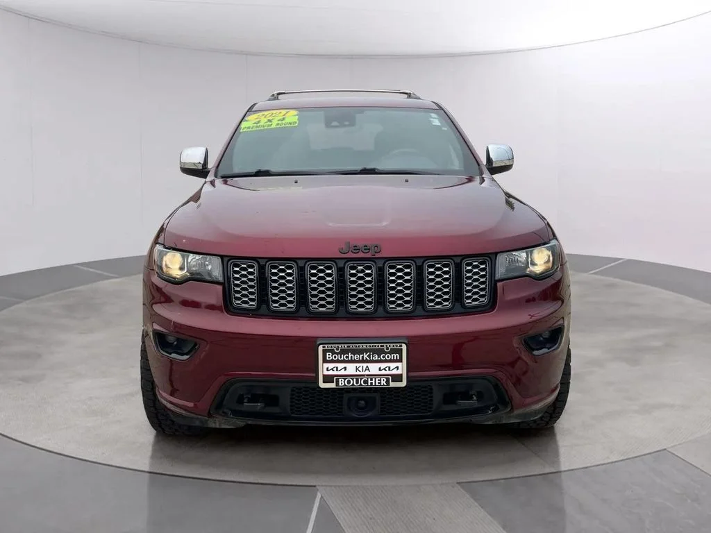 Used 2021 Velvet Red Pearlcoat Jeep Altitude image 8