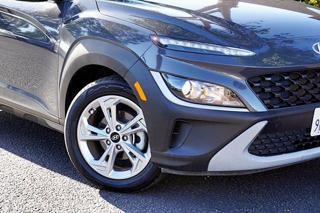 Used 2023 Gray Hyundai SEL image 3