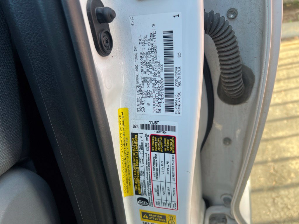 Used 2013 Super White Toyota Grade image 21