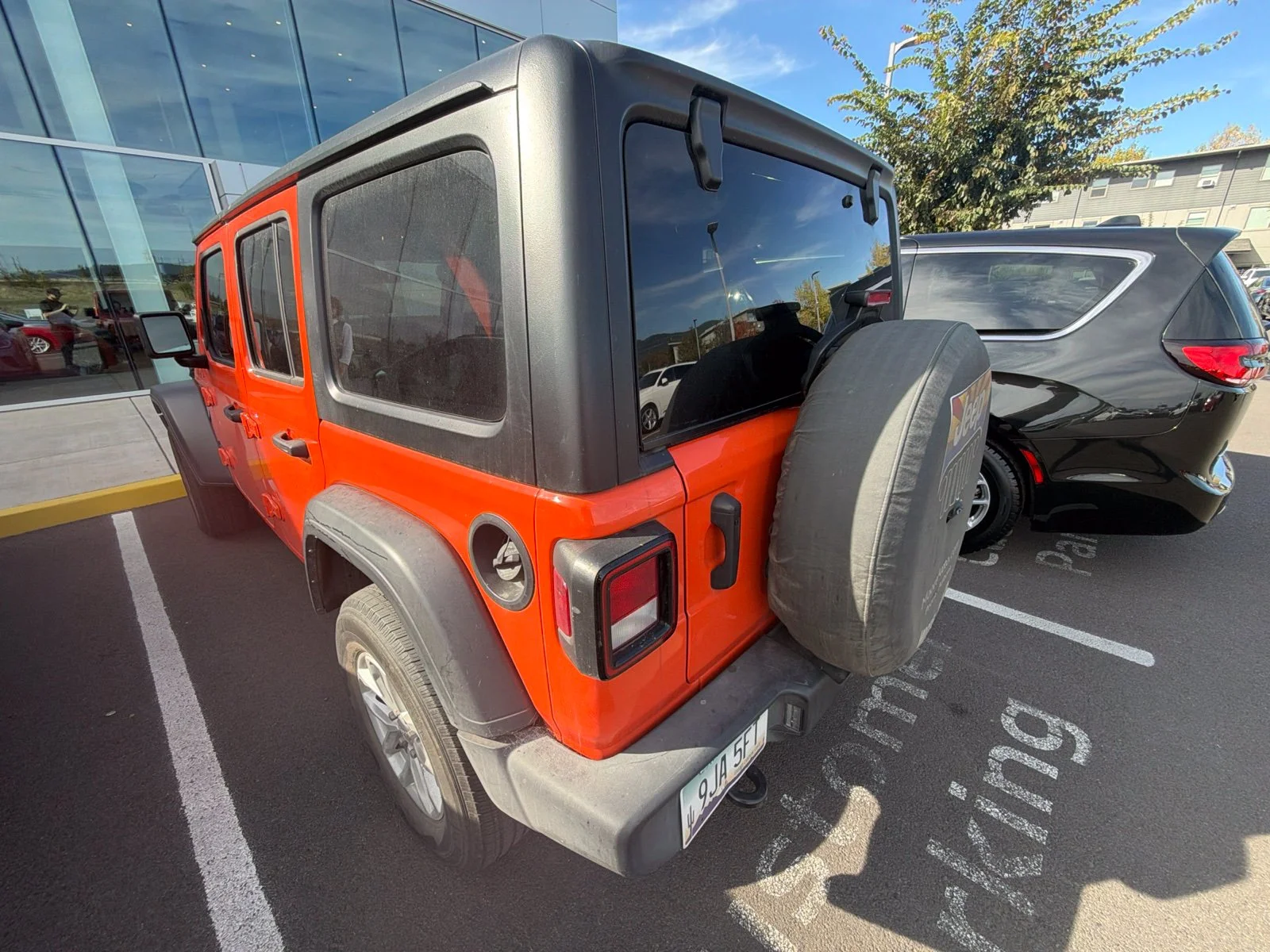 Used 2023  Jeep Sport S image 7