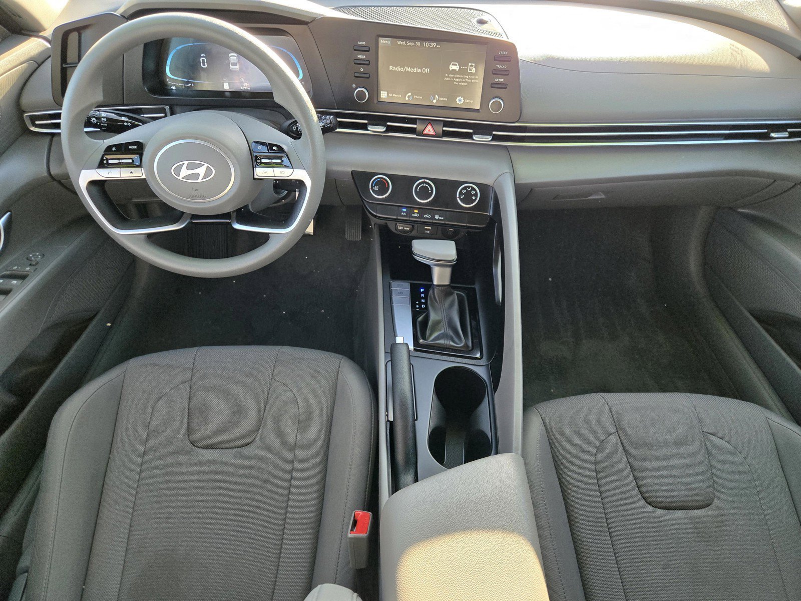Used 2025 Amazon Gray Hyundai SE image 12