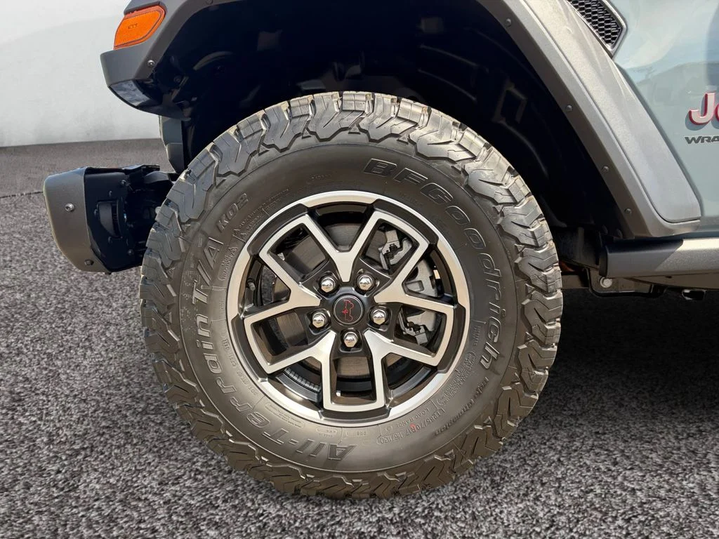 Used 2025 Gray Jeep Rubicon image 9