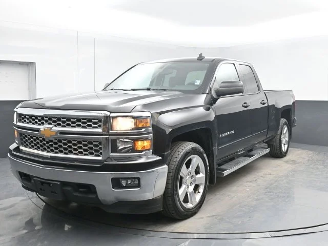Used 2015 Black Chevrolet LT image 9
