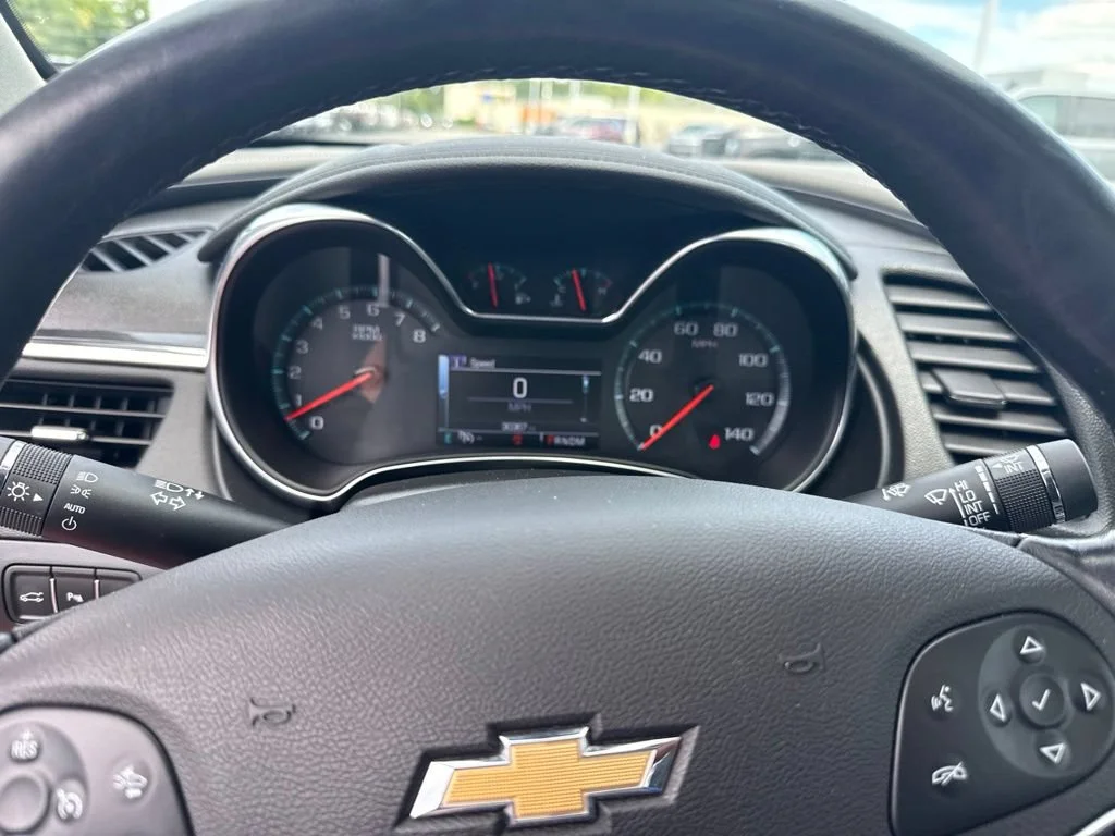 Used 2017 SIREN RED TINTCOAT Chevrolet Premier image 11