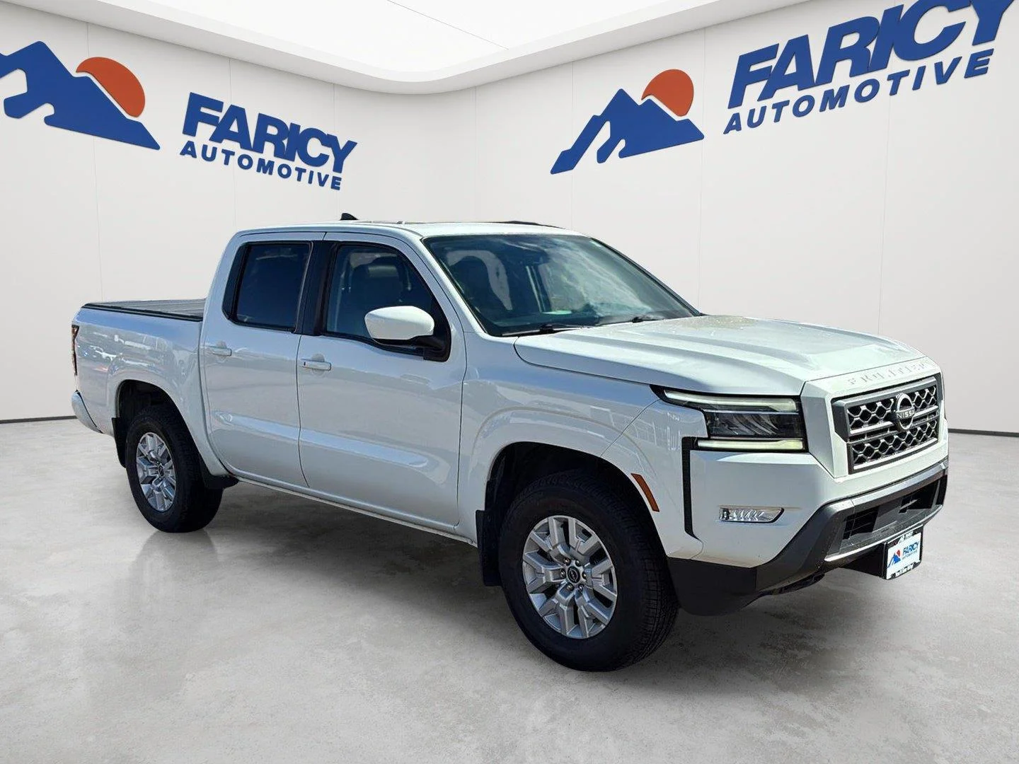 Used 2023 Glacier White Nissan SV image 4
