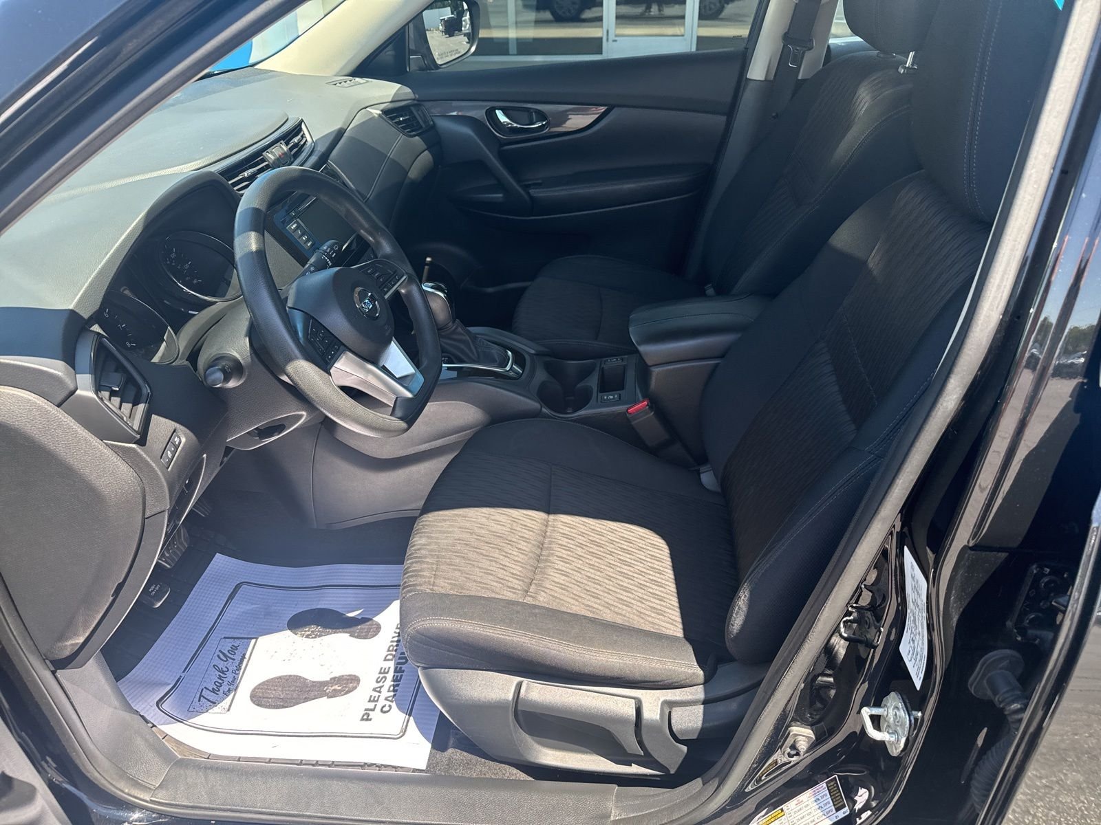 Used 2018  Nissan S image 12