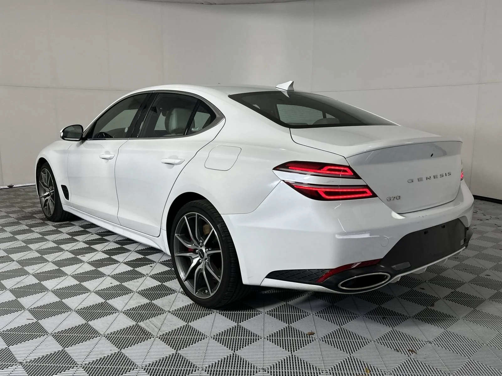 Used 2025 White Genesis 2.5T image 6