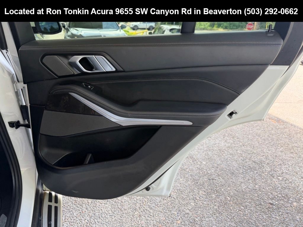 Used 2024 Alpine White BMW xDrive40i image 28