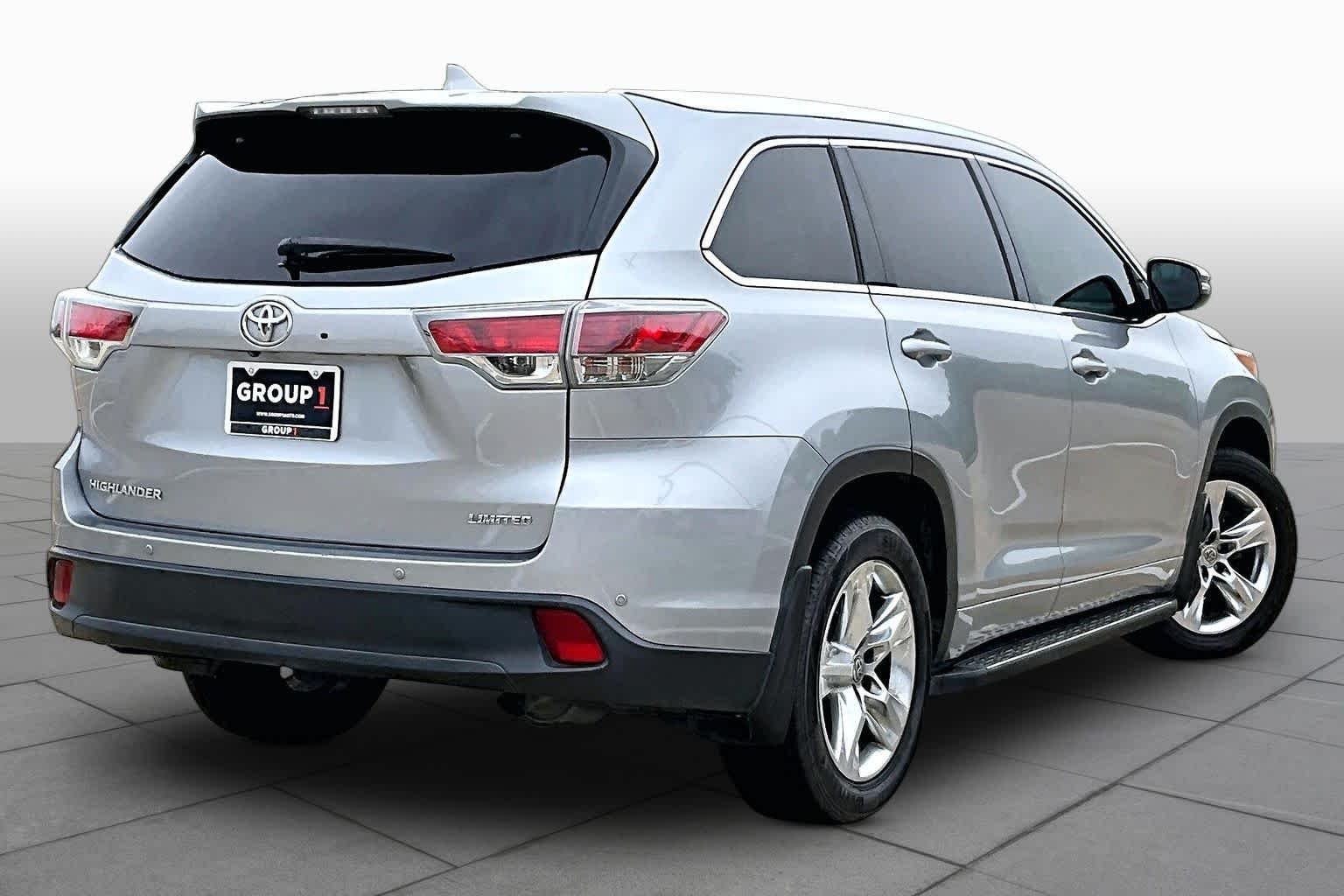 Used 2015 Silver Sky Metallic Toyota Limited image 12