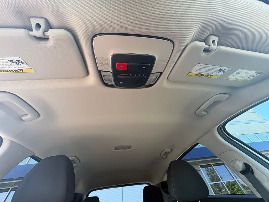 Used 2024 White Pearl Hyundai SEL image 28