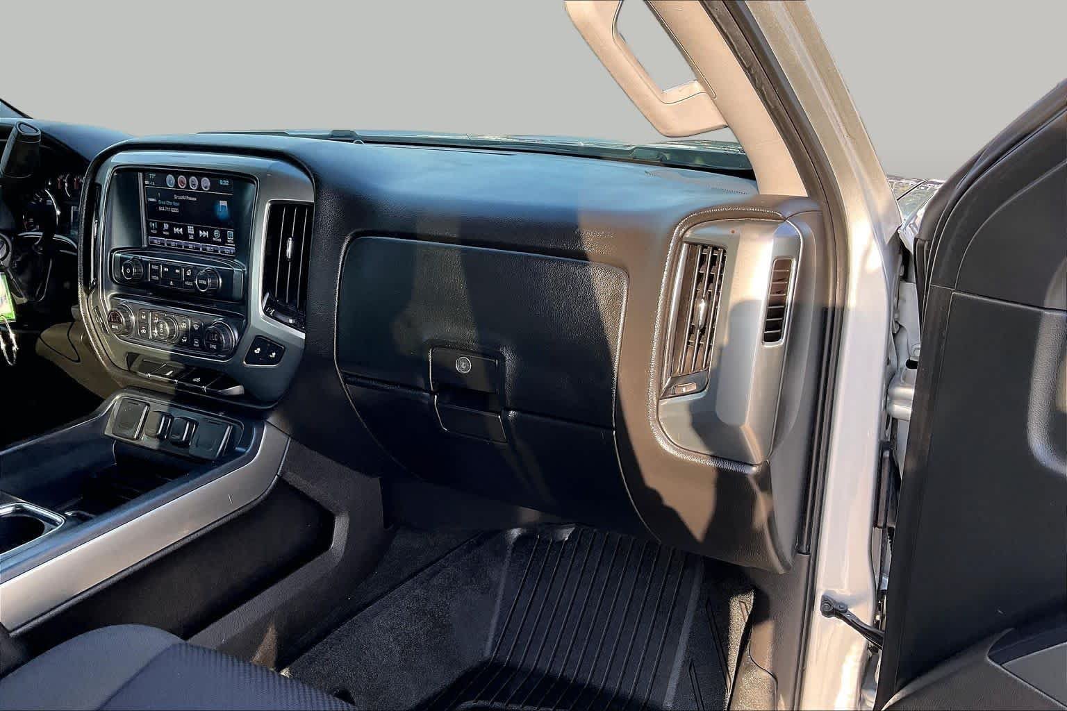 Used 2018 Silver Ice Metallic Chevrolet LT image 17
