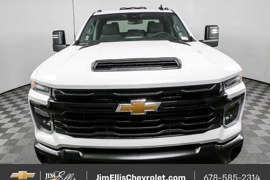 New 2026 Summit White Chevrolet WT image 23