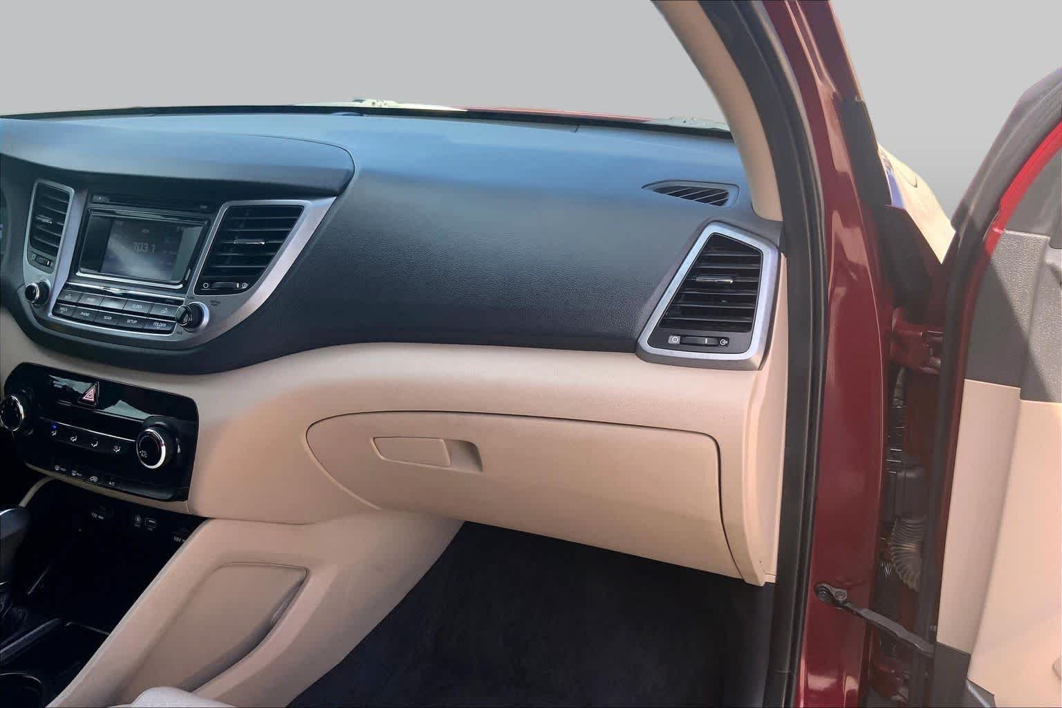 Used 2017 Ruby Wine Hyundai SE image 19