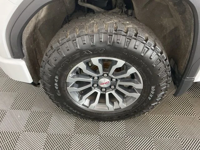 Used 2020 White GMC AT4 image 32