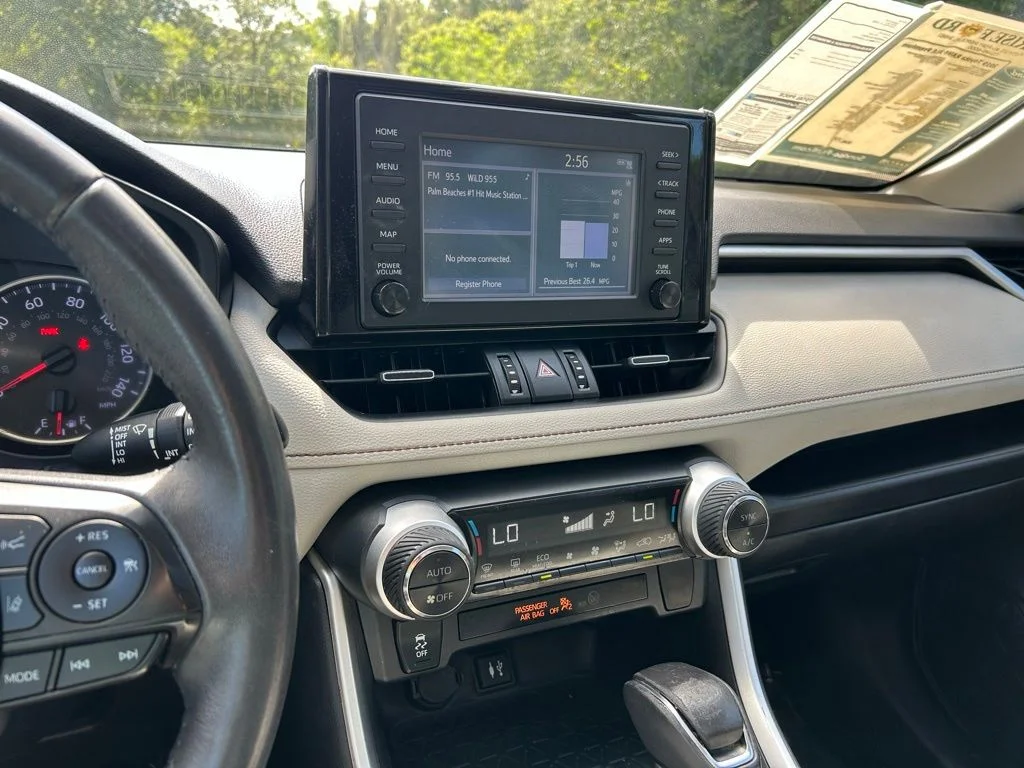 Certified Used 2019 Midnight Black Metallic Toyota XLE Premium image 31