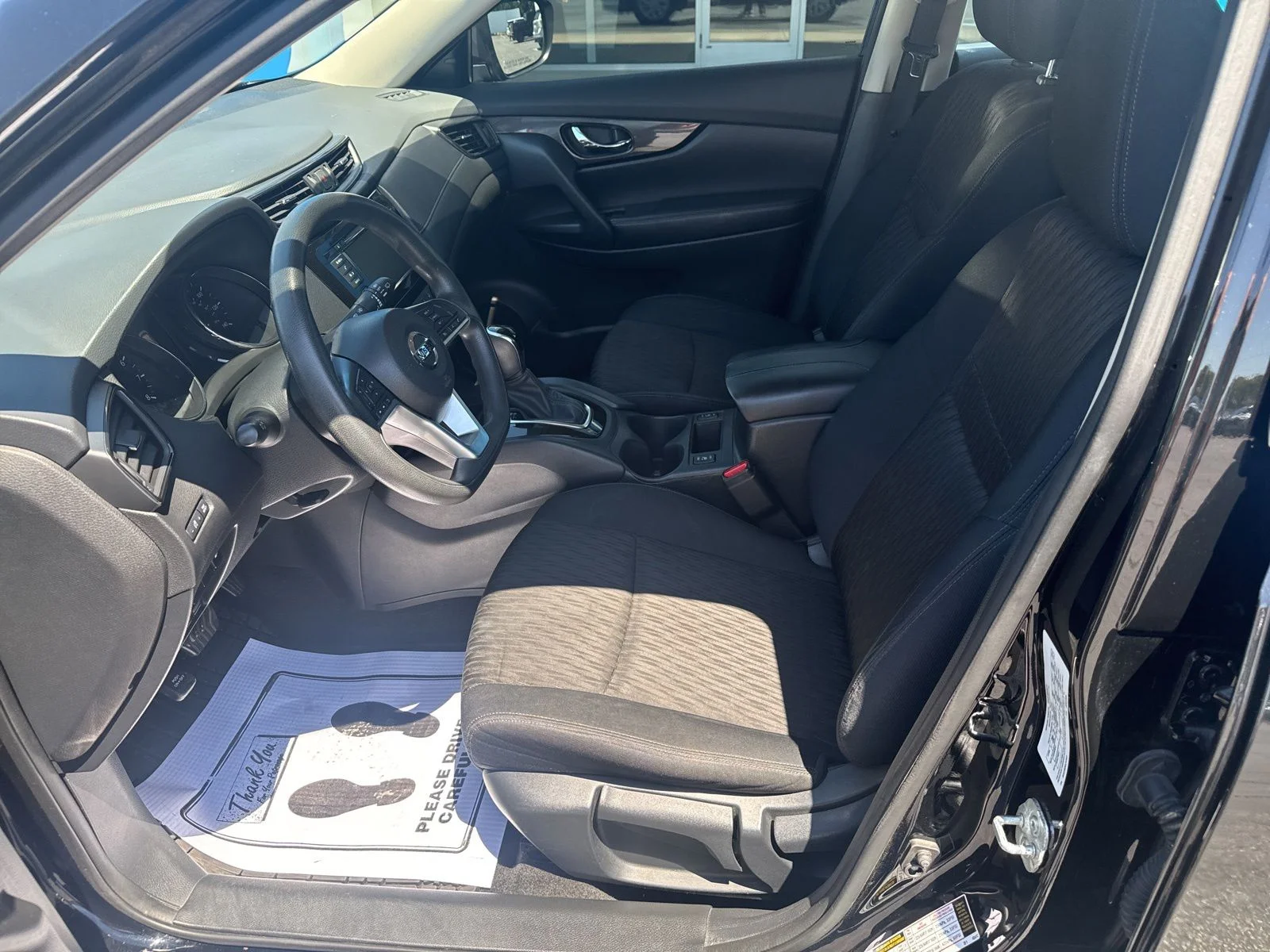 Used 2018  Nissan S image 12
