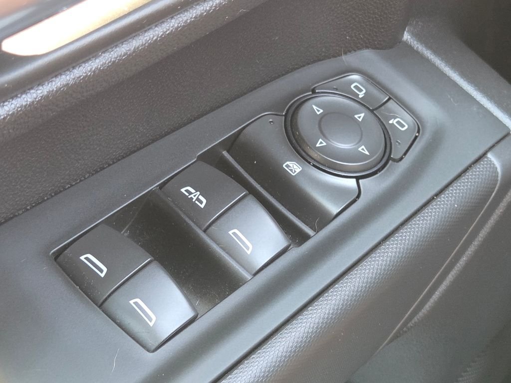 Used 2025 White Chevrolet Custom image 29