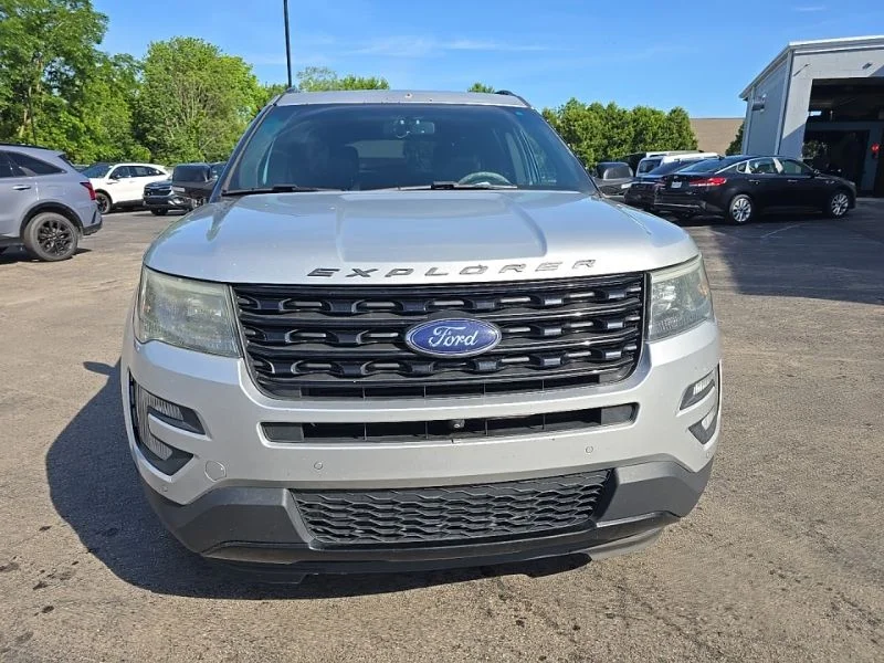 Used 2016 Silver Ford Sport image 2