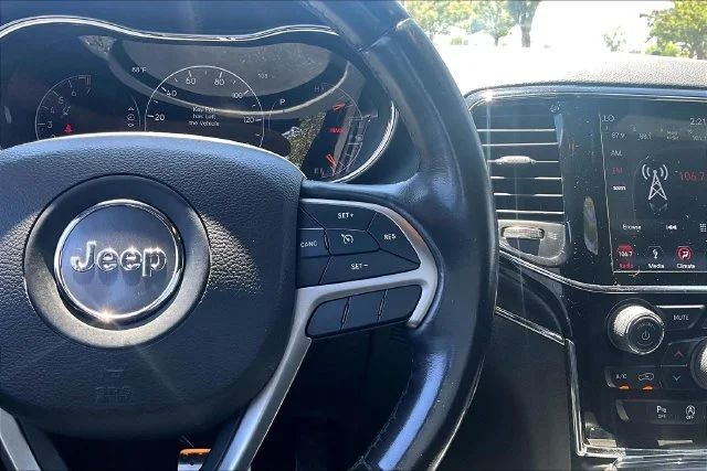 Used 2019 Diamond Black Jeep Limited image 19