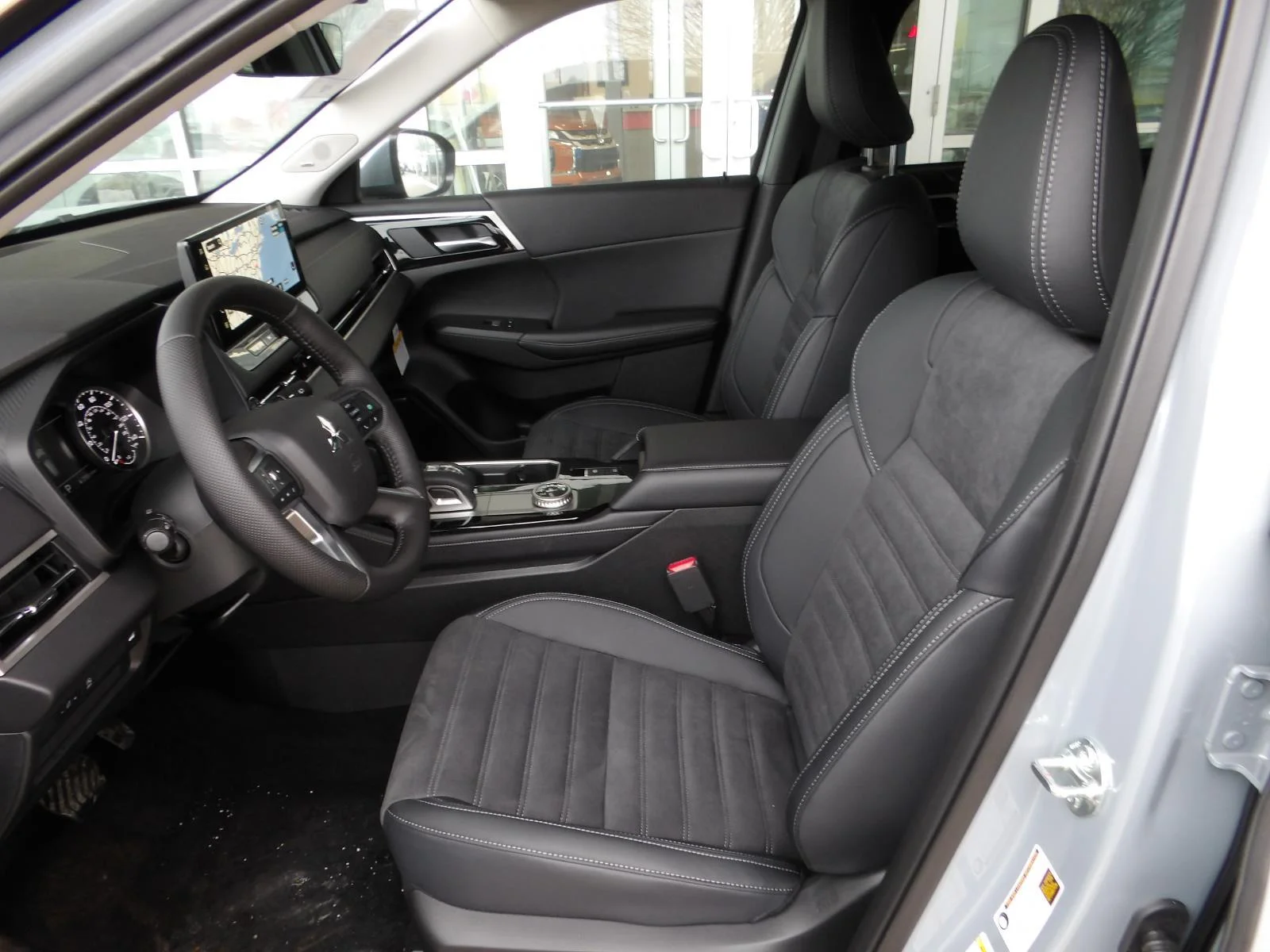 New 2026 Graphite Gray Mitsubishi SE image 15