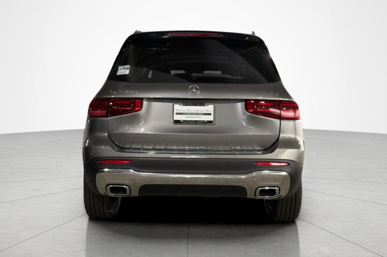 New 2026 Mountain Grey Metallic Mercedes-Benz GLB 250 4MATIC® SUV image 4