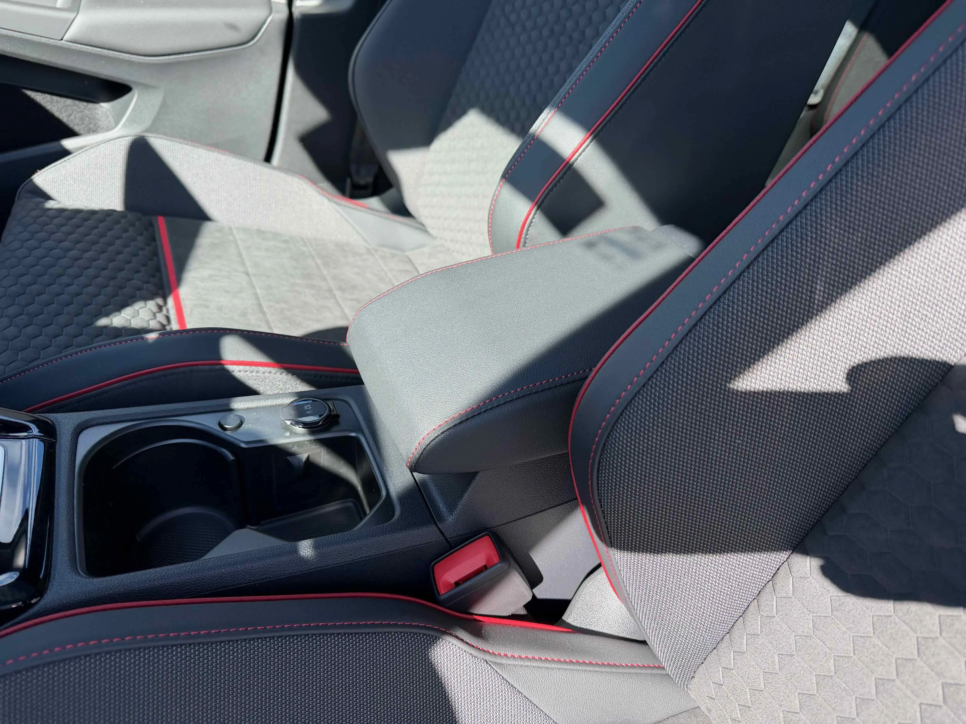 New 2026 Moonstone Volkswagen SE image 30