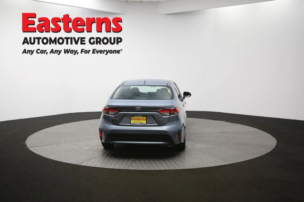 Used 2022 Gray Toyota LE image 34