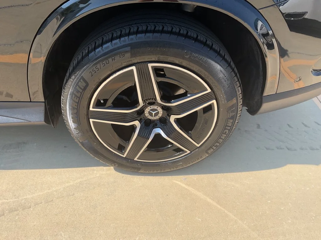 Used 2025 Black Mercedes-Benz GLC 300 image 35