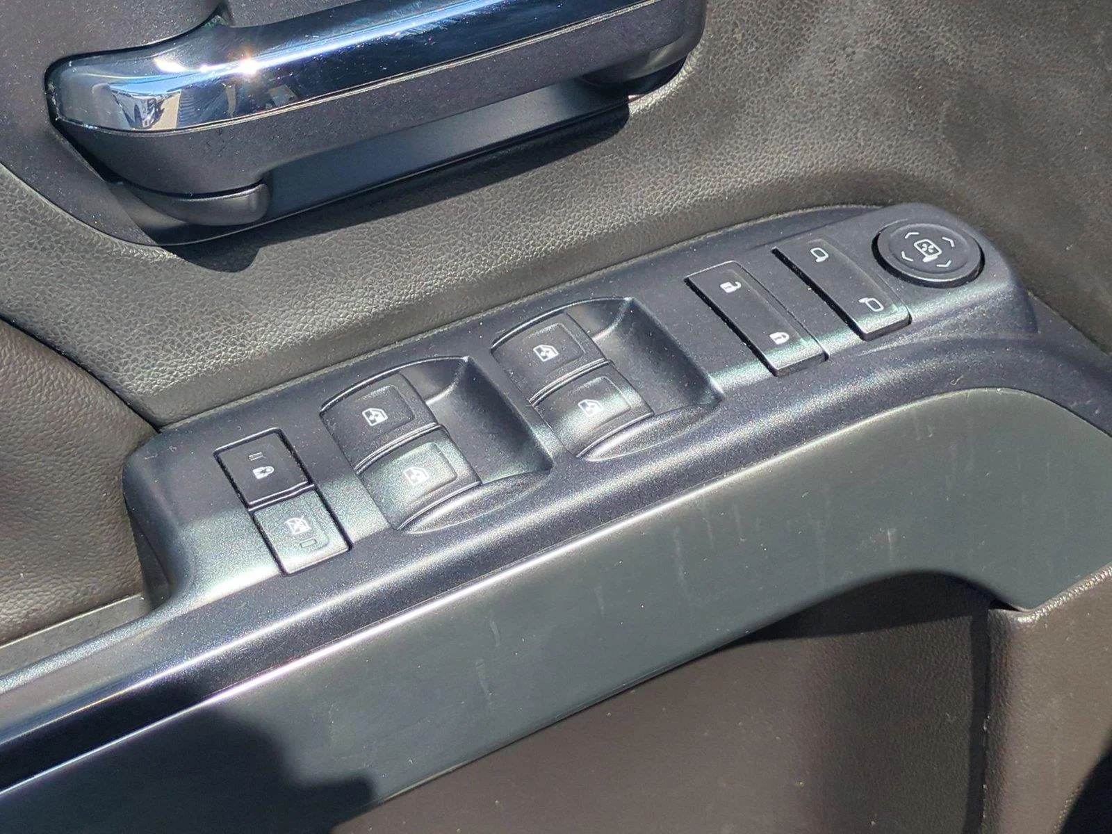 Used 2018 Black Chevrolet LT image 15