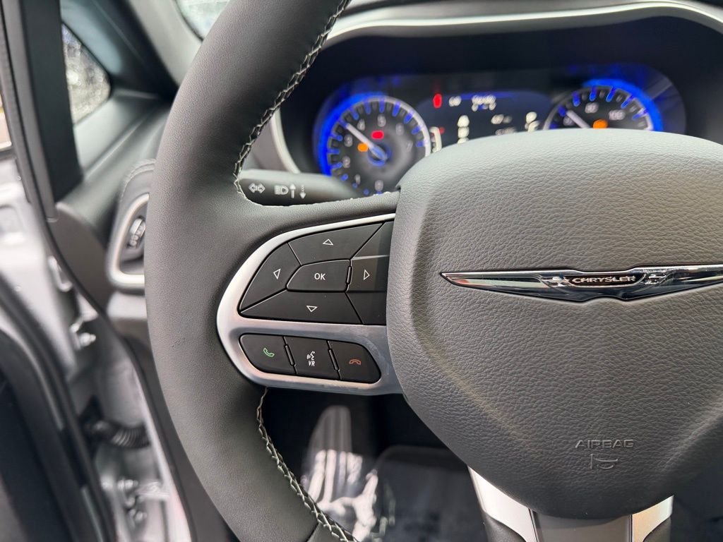 New 2026 Silver Mist Clear-Coat Exterior Paint Chrysler Select image 18