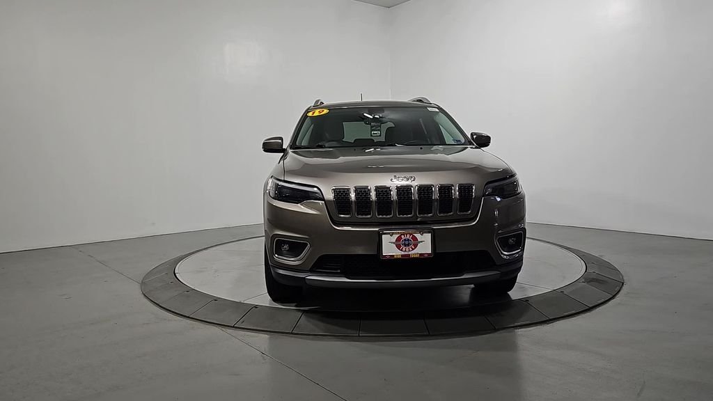 Used 2019 Beige Jeep Limited image 9