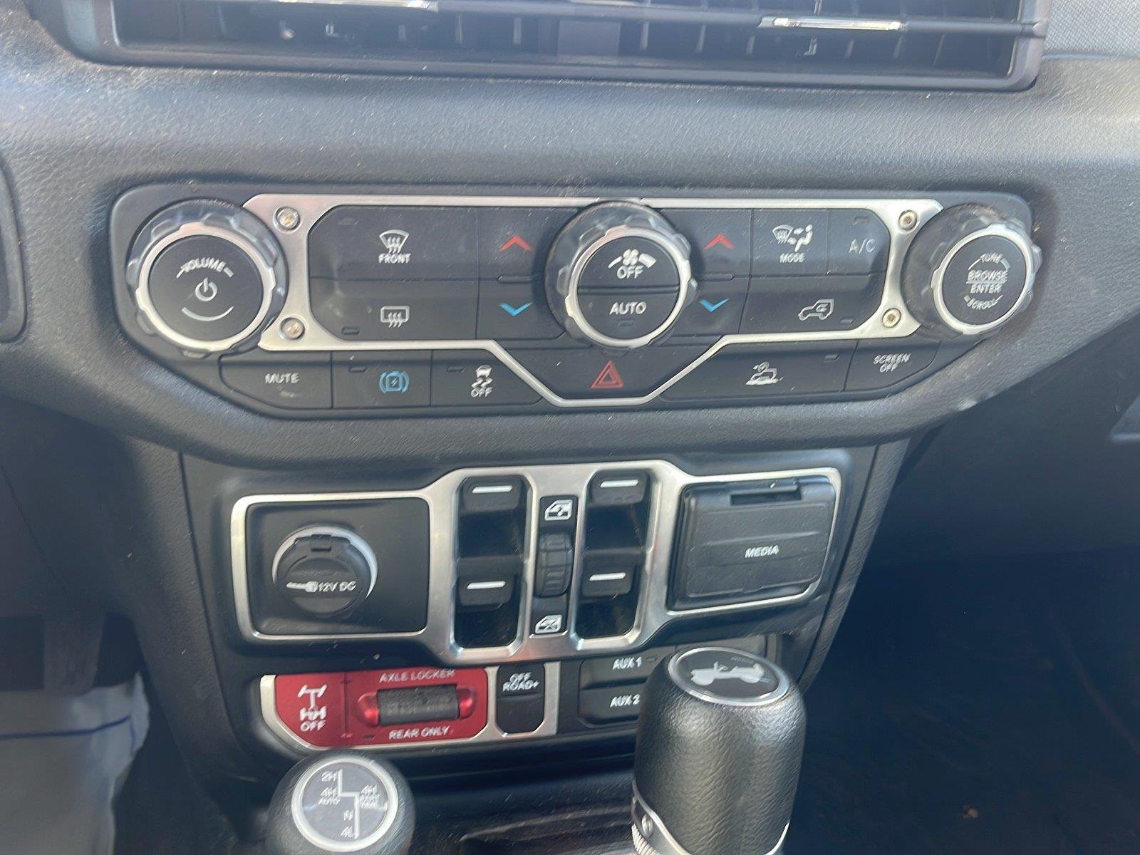 Used 2024 Earl Clearcoat Jeep Willys image 17