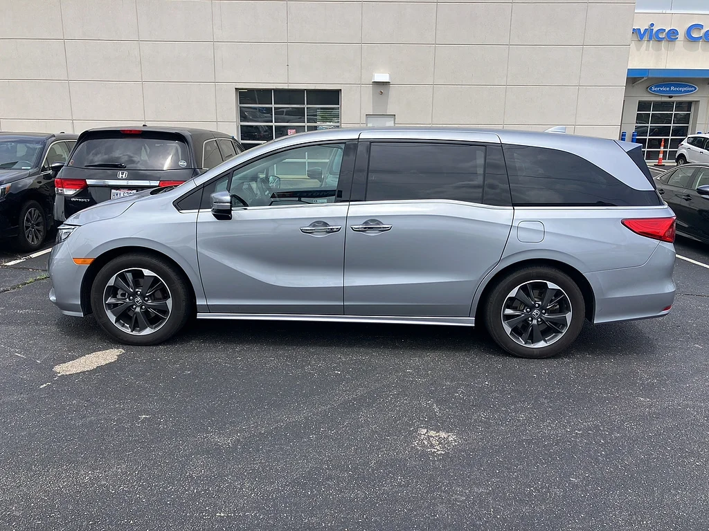 Certified Used 2024 Lunar Silver Metallic Honda Elite image 36