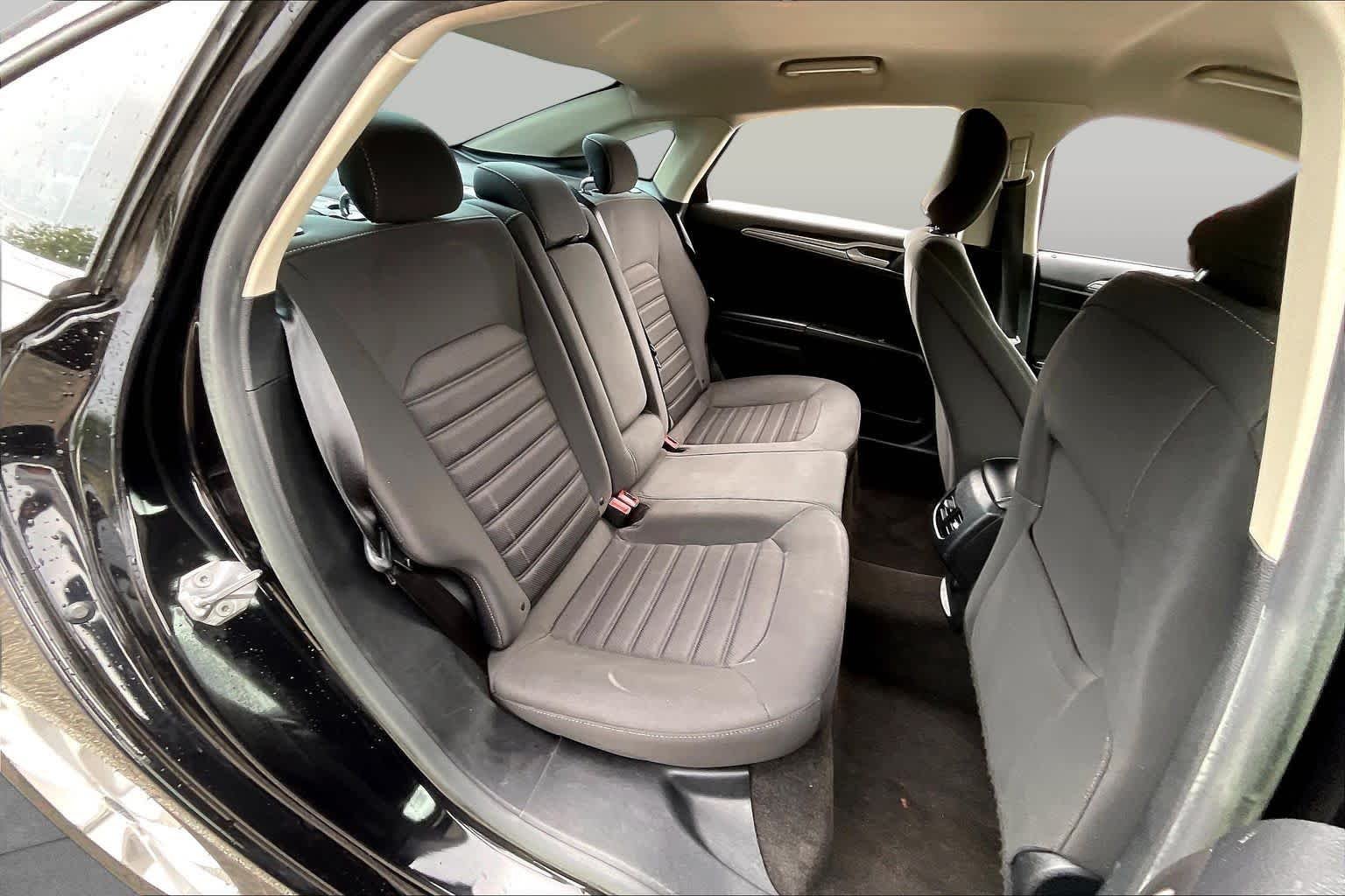 Used 2019 Agate Black Ford SE image 20