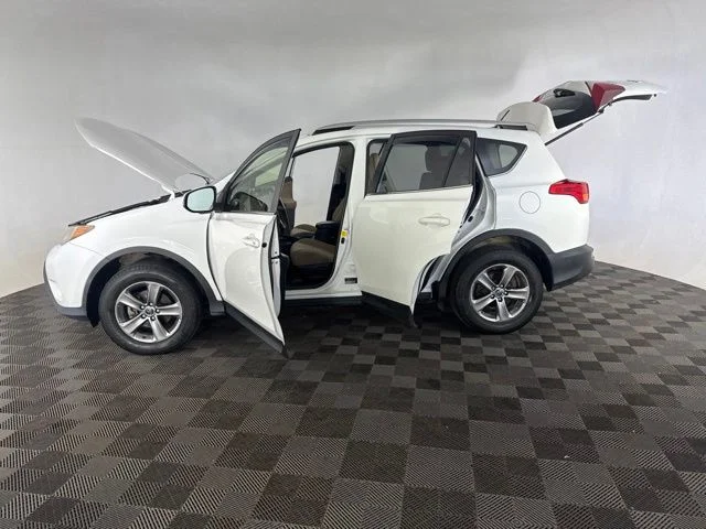 Used 2015 White Toyota XLE image 11