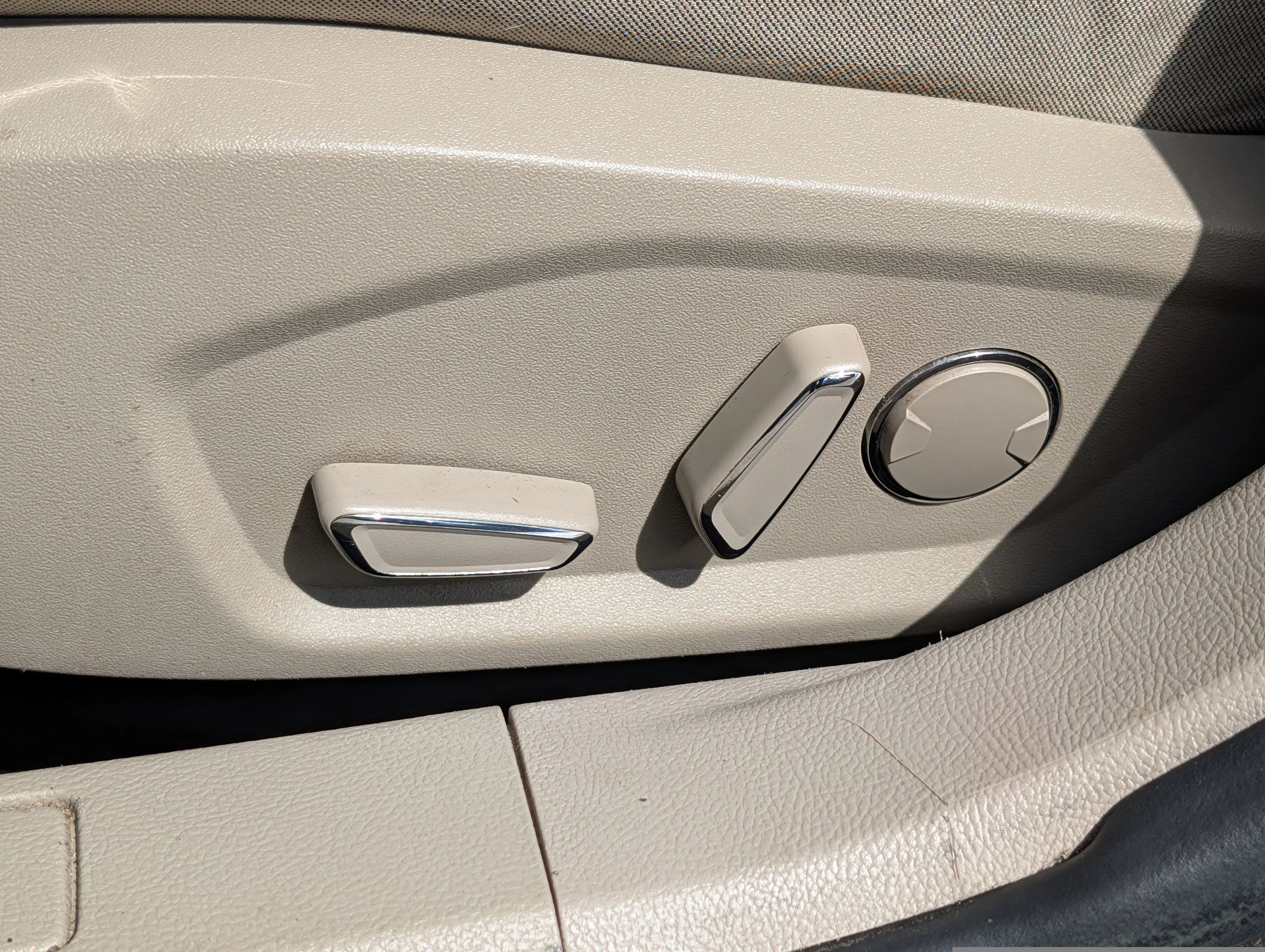 Used 2019 Magnetic Metallic Ford SE image 20