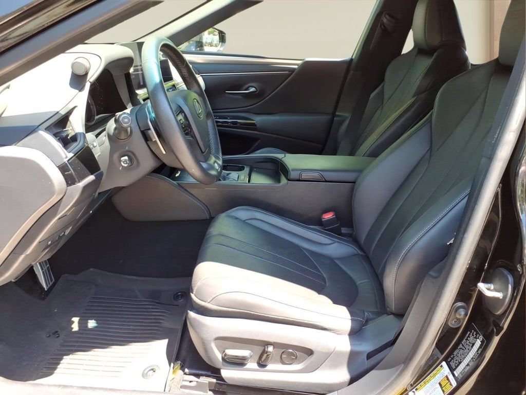 Used 2023 Black Lexus F SPORT Handling image 15