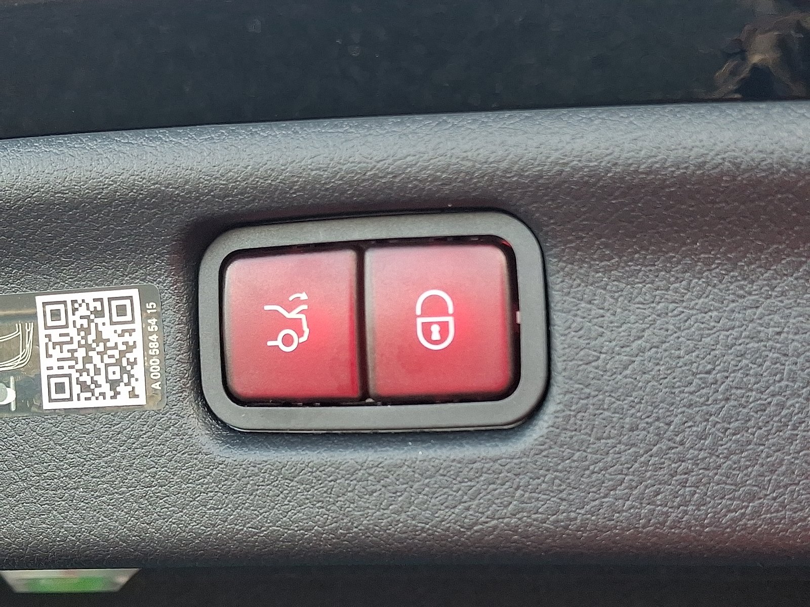 2025 Mercedes-Benz C-Class Sedan C 300 - Photo 29